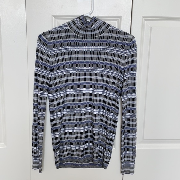 Patterned Turtle Neck ♡ - Picture 2 of 3